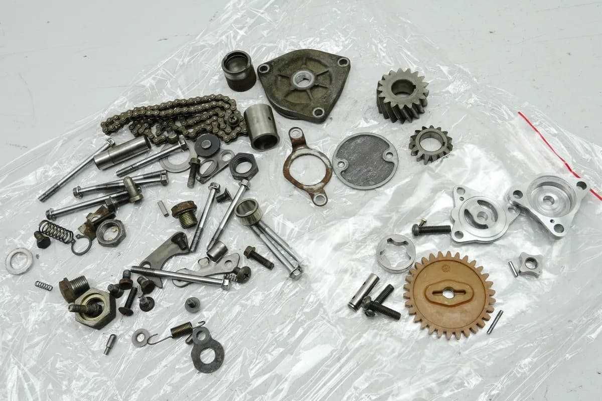 SUZUKI GZ 125 MARAUDER Schrauben & Kleinteile - Motor