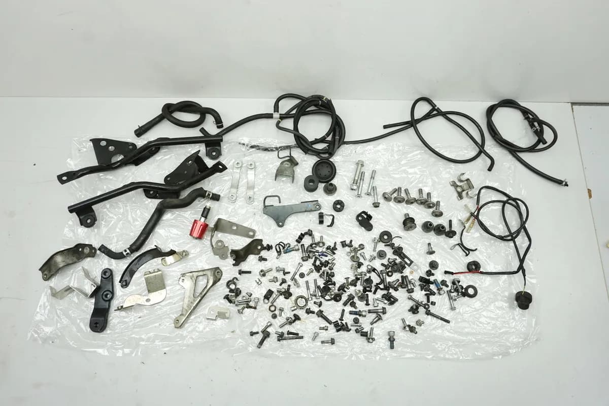 SUZUKI GSX 650 F WVCJ ABS BANDIT Schrauben & Kleinteile & Halter