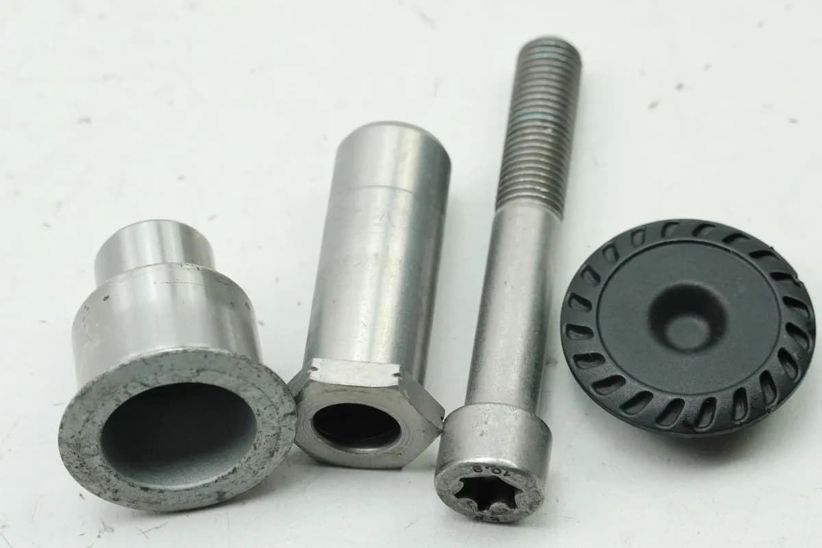 BMW R nine T Urban G/S 0J41 Schrauben Schwinge hinten Lagerzapfen Deckel Cover