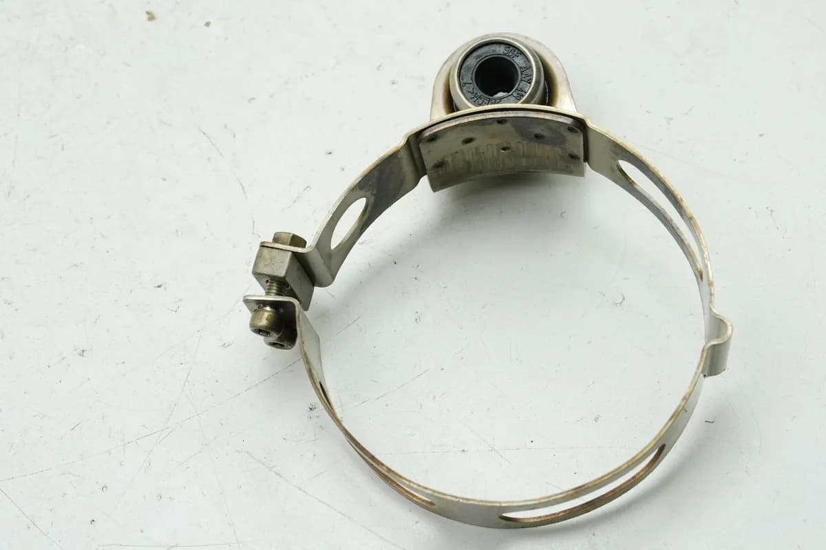 BMW R nine T Urban G/S 0J41 Halterung Krümmer Schelle Abgaskrümmer Halter