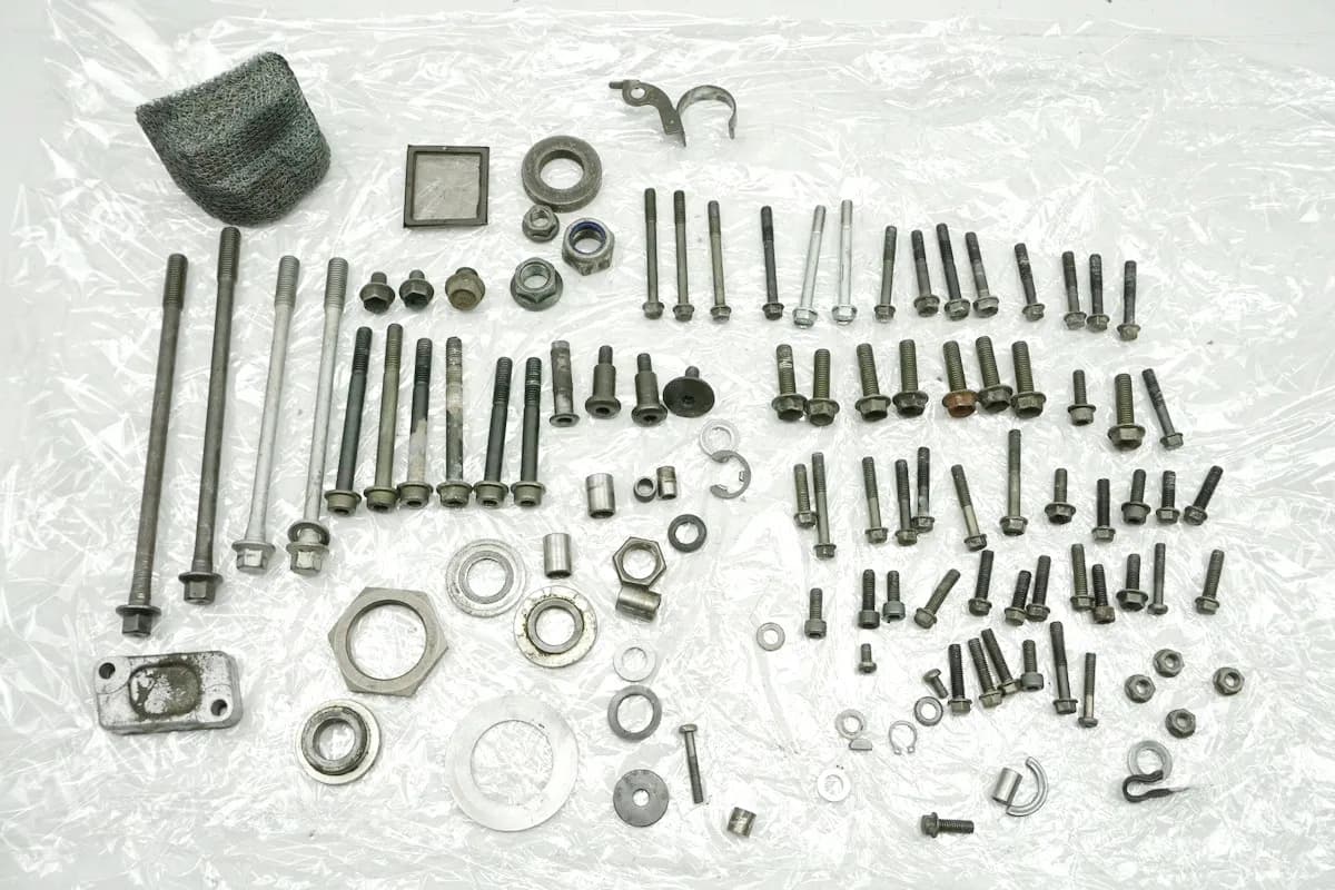 SUZUKI UH 125 BP BURGMAN K2-K6 Schrauben & Kleinteile (für Motor)