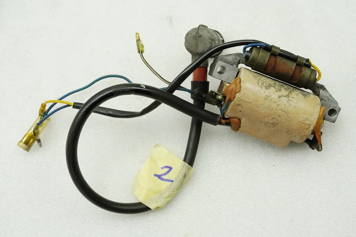 HONDA CB 250 G CB250G Zündspule rechts 2. Zylinder Kerzenstecker Zündkabel 74-77