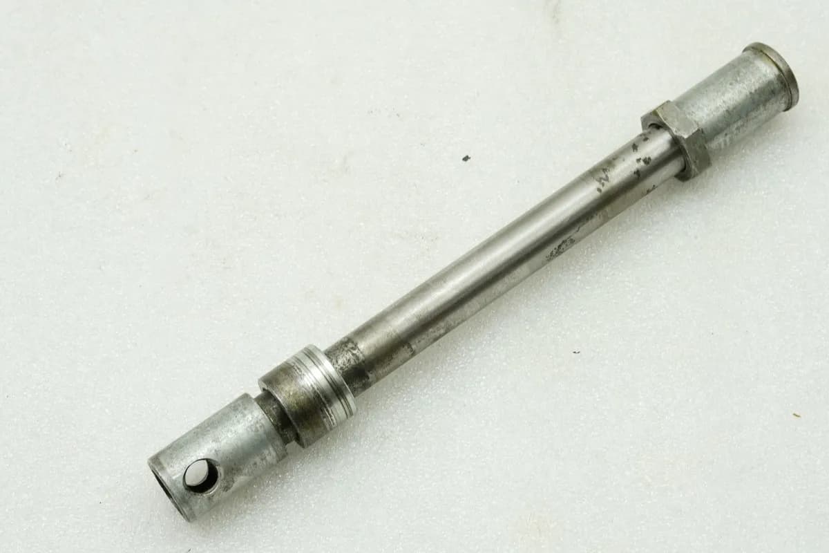 HONDA CB 250 G CB250G Steckachse vorn Distanzhülse Achse Mutter für Felge 74-77