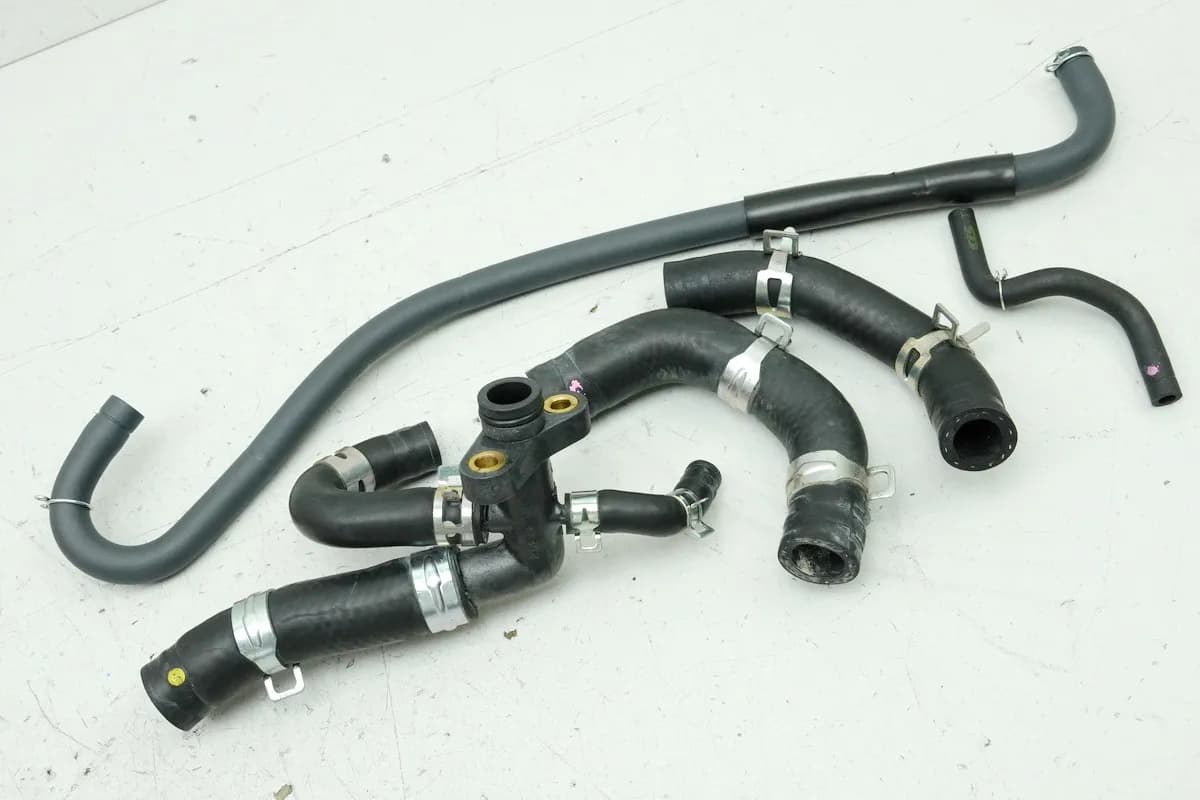 Honda NSS 125 AD JF69 Forza Kühlerschlauch Schläuche Kühler Stutzen Rohr