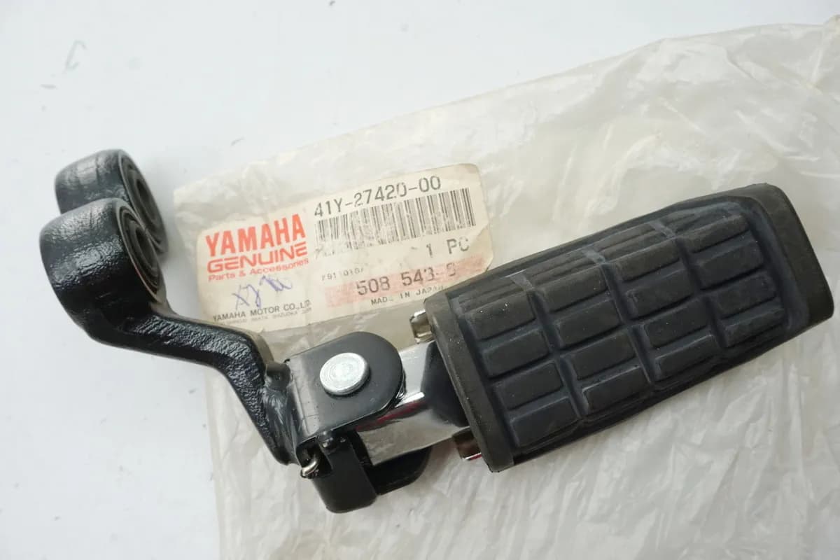 Yamaha Fußraste Fahrer rechts Footrest original 41Y-27420-00 XJ900 - NEU
