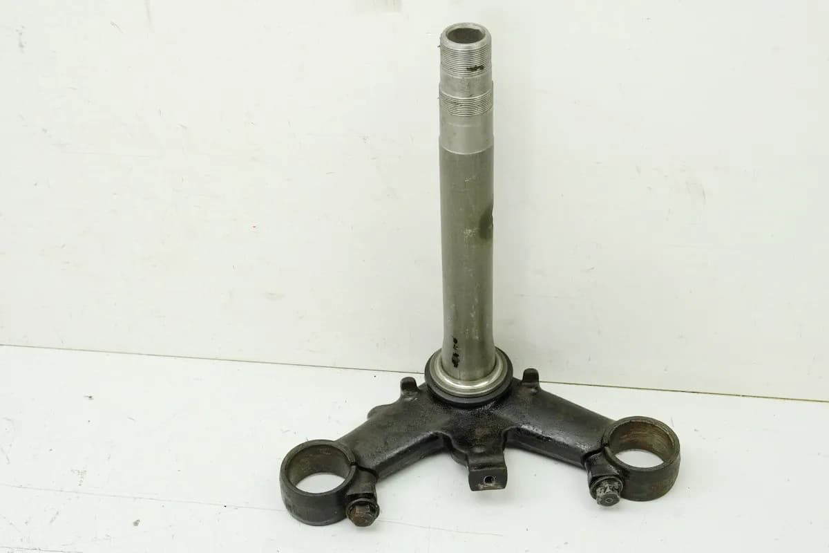 HONDA CB 250 G CB250G Gabelbrücke unten (für Gabelholm Standrohr Gabel) 74-77