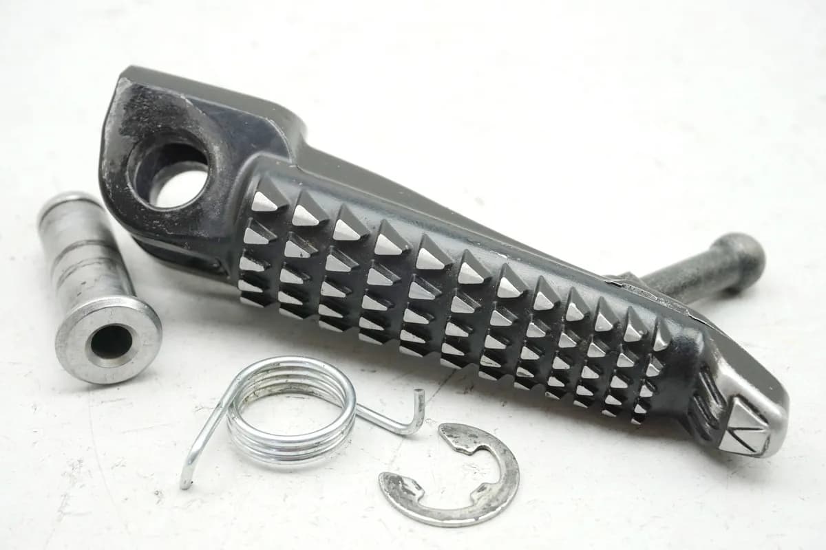 KAWASAKI ZX-6R ZX600R Fußraste Fahrer rechts Footrest