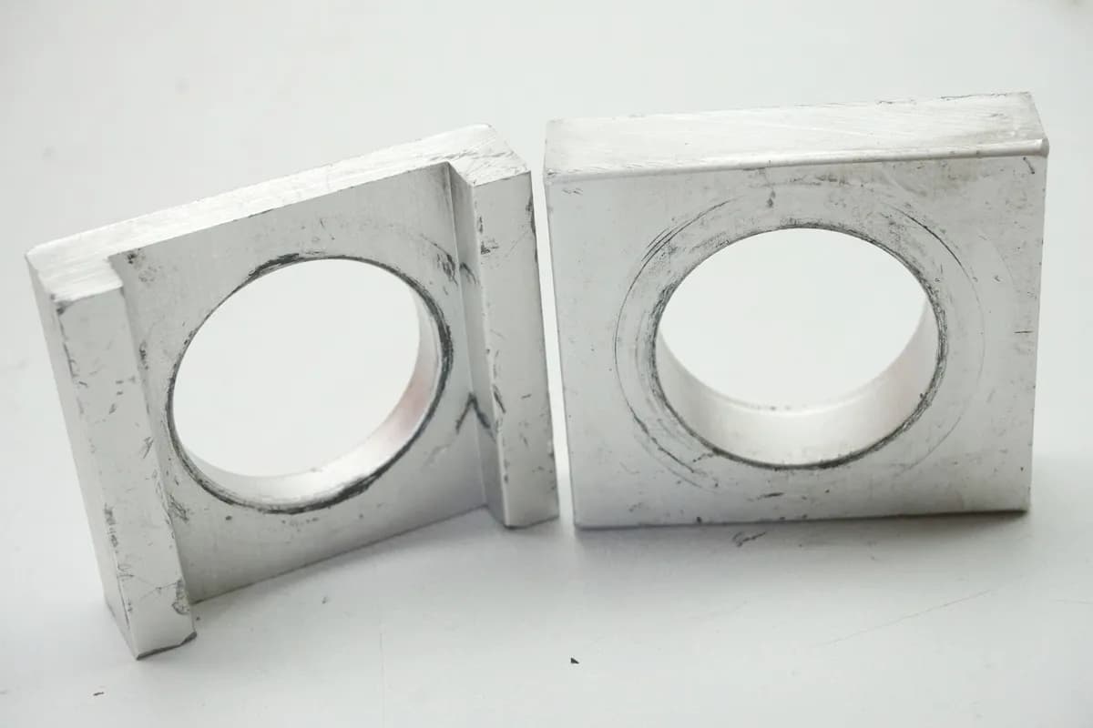 YAMAHA YZF R1 RN01 RN04 Kettenspanner Paar für Achse Schwinge 98-01