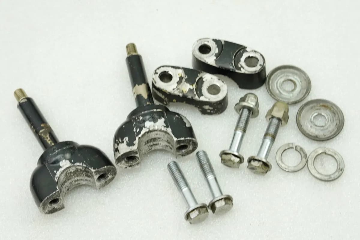 HONDA CB 250 G CB250G Lenkerklemmung Riser Halter Lenker original Schelle 74-77