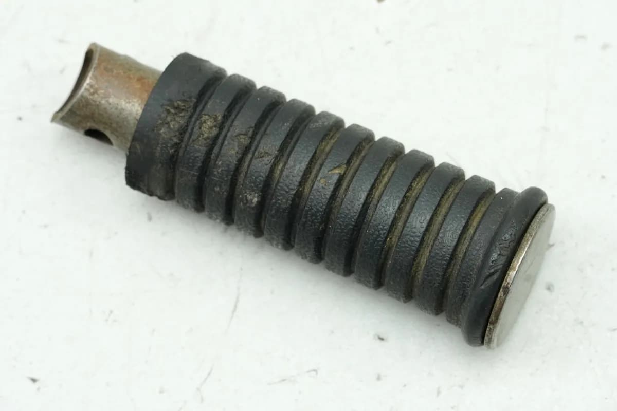 SUZUKI RG 80 GAMMA NC11A Fußraste Sozius links Footrest