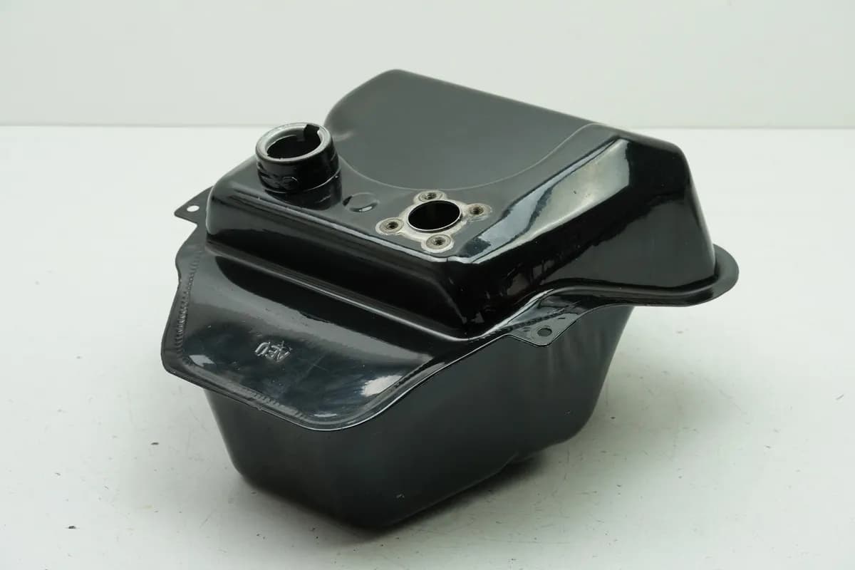 SYM Jet 4 50 AD05W8 Tank Benzintank Kraftstofftank NUR 781 km