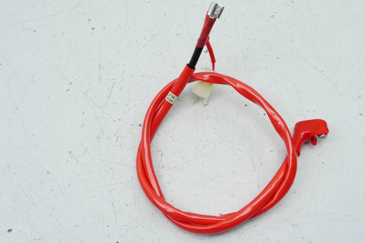 SYM Jet 4 50 AD05W8 Pluskabel Kabel Batterie (für Motor) NUR 781 km