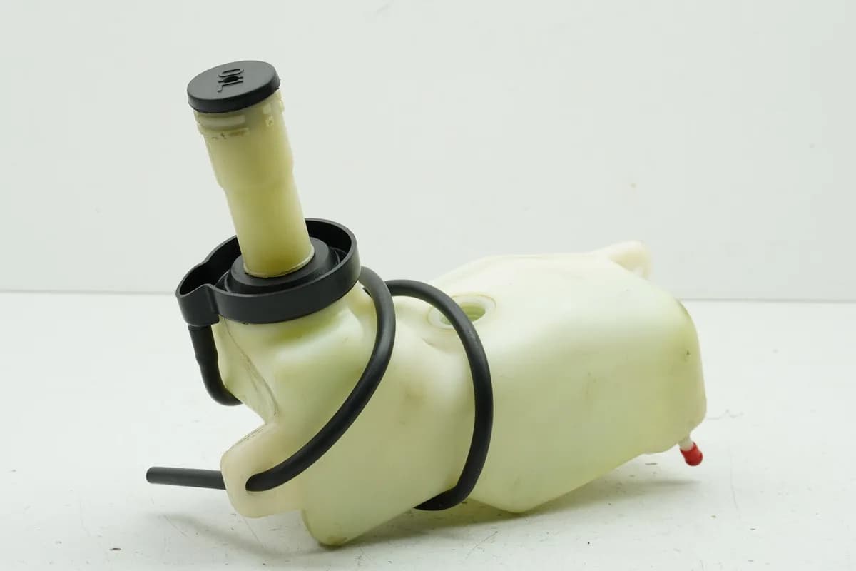 SUZUKI RG 80 GAMMA NC11A Öltank Ölbehälter