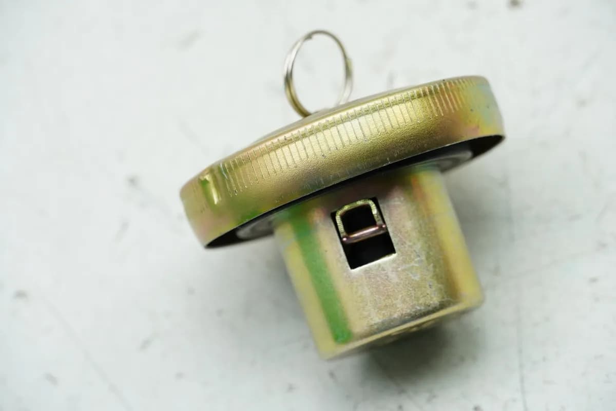 SYM Jet 4 50 AD05W8 Tankdeckel Verschluß für Benzintank Kraftstofftank NUR781 km