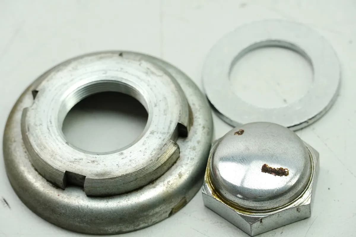 HONDA CB 250 G CB250G Mutter Sicherung Lenkkopf Gabelbrücke (für Gabel) 74-77