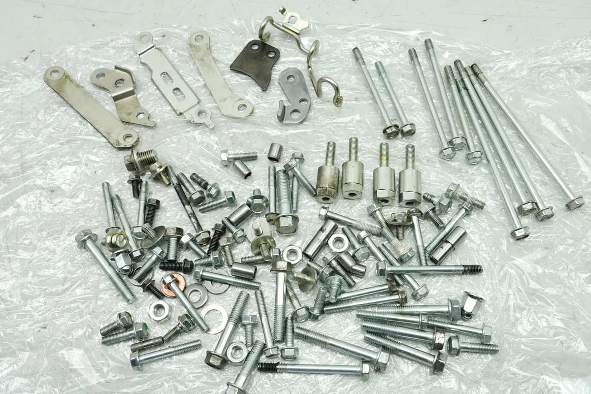 Honda NSS 125 AD JF69 Forza Schrauben & Muttern Kleinteile Motor Motordeckel