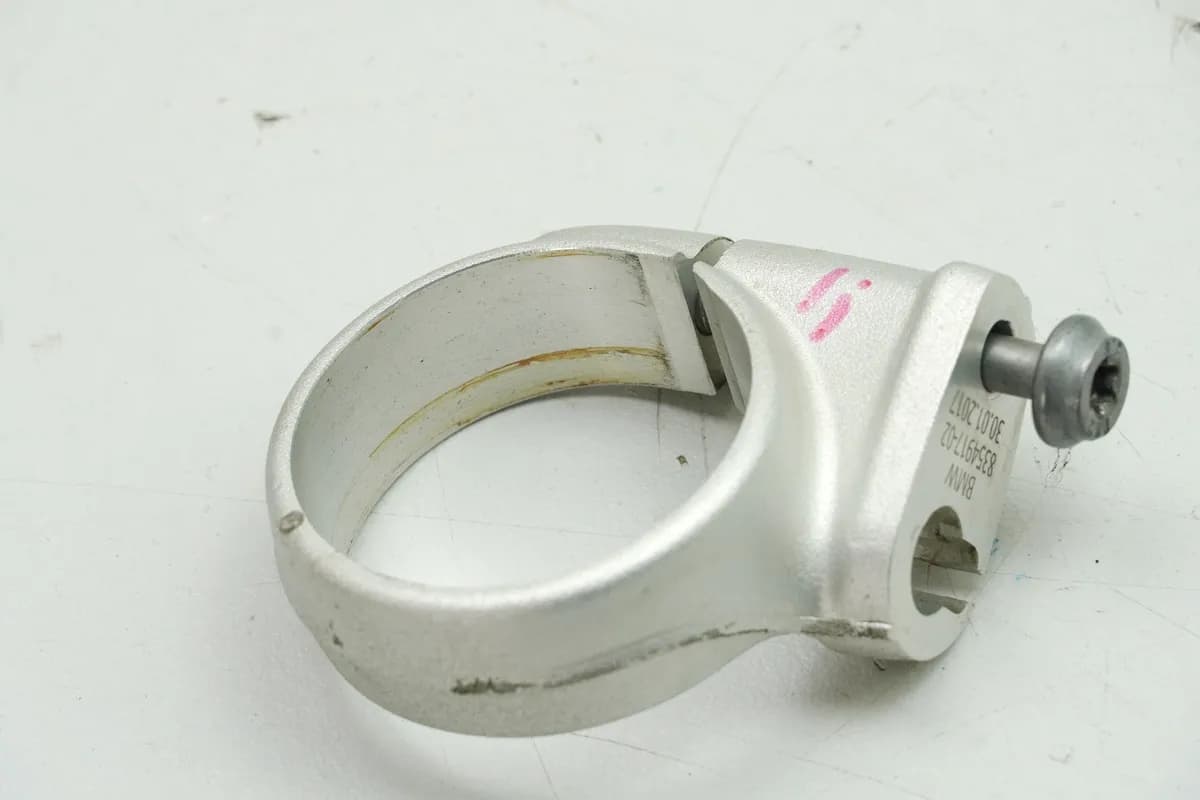 BMW R nine T Urban G/S 0J41 Halterung Blinker links vorn Klemmung Schelle Halter