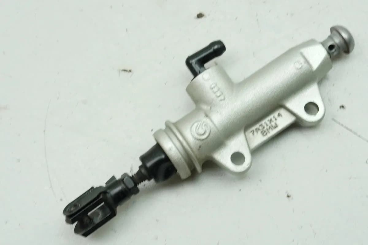 BMW R nine T Urban G/S 0J41 Bremszylinder hinten Fußbremszylinder Bremspumpe