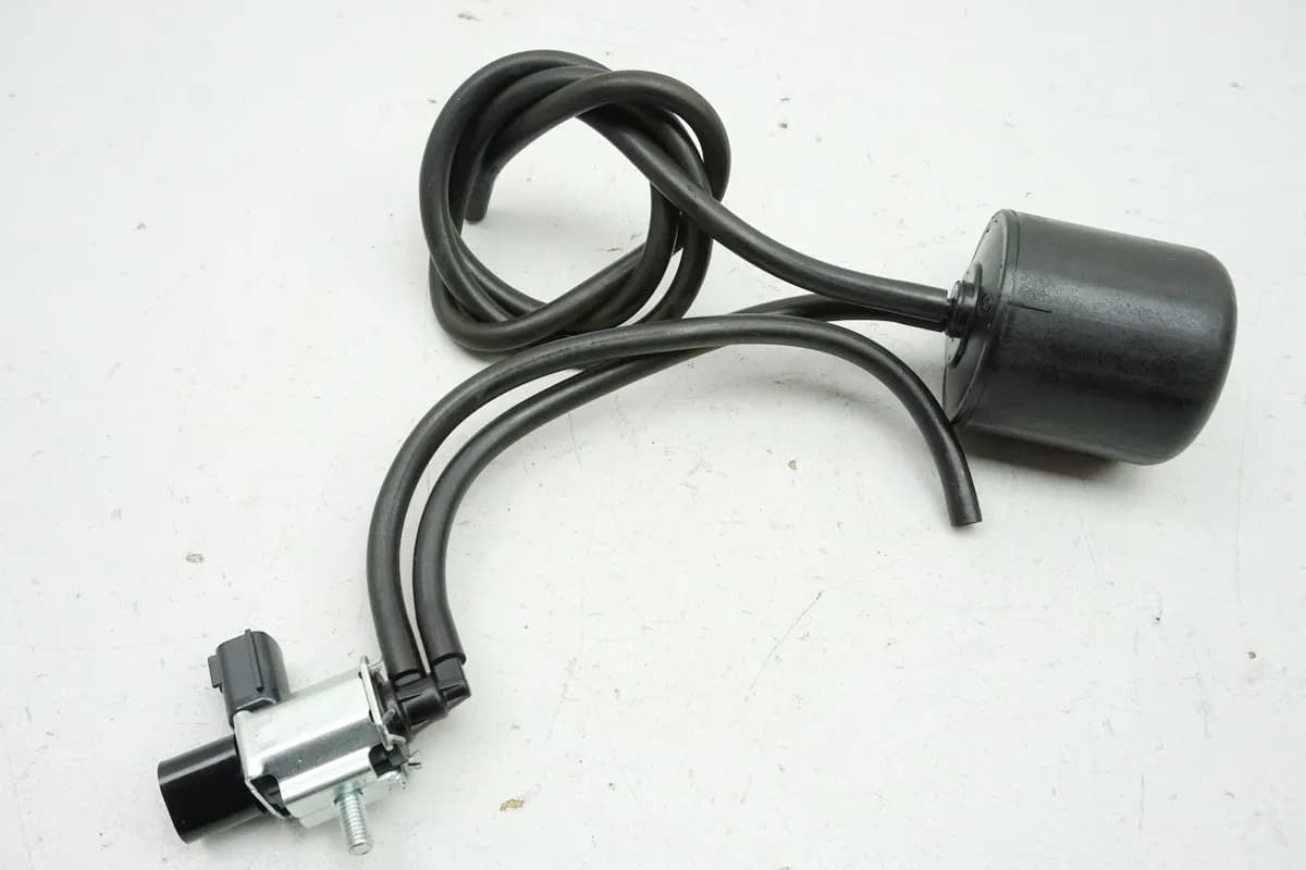 KAWASAKI ZX-10R ABS ZXT00J/J-K Ventil Aktiv Kohlefilter Sensor Entlüftung