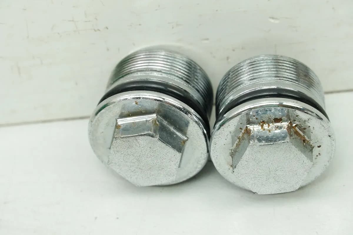 HONDA CB 250 G CB250G Gabel Verschluß Schraube Stopfen Standrohr 74-77