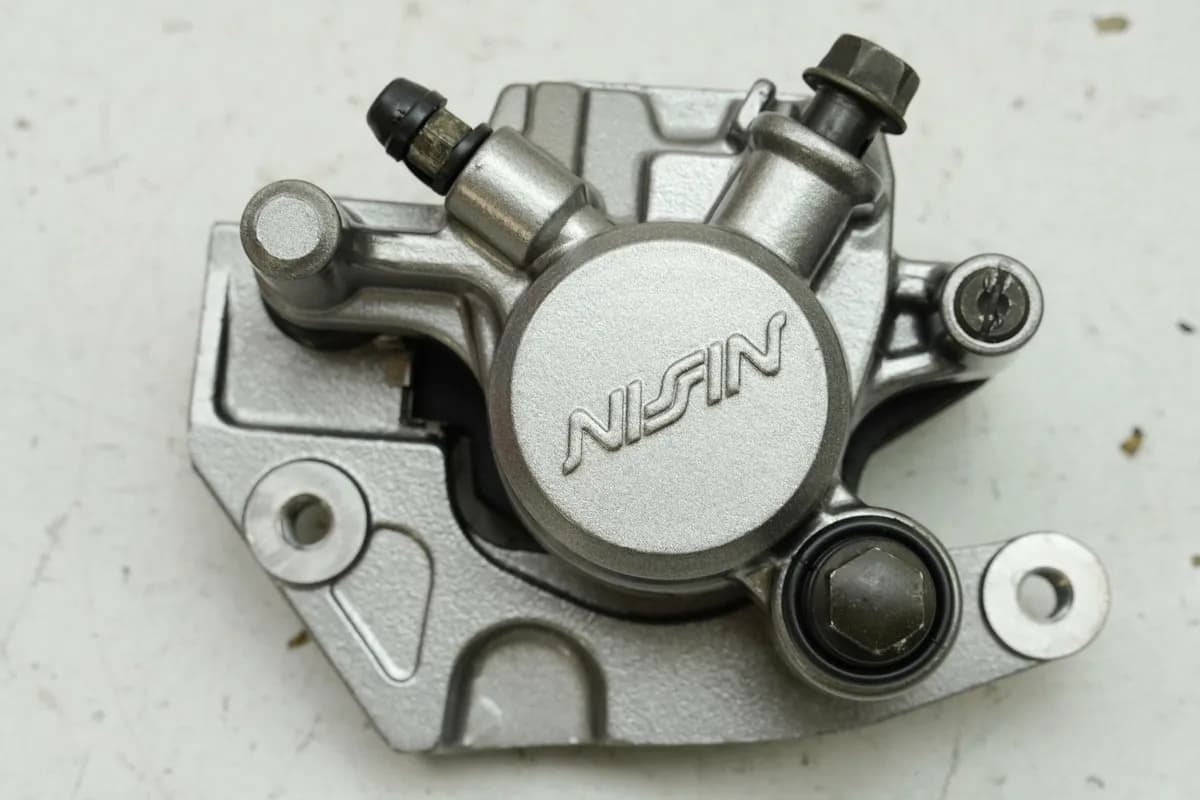 HONDA NTV 650 RC33 REVERE Bremssattel hinten Nissin Bremszange Bremskolben