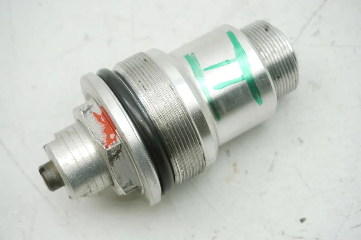 KAWASAKI ZX-6R ZX600F Gabel Verschluß II Schraube Einsteller Stopfen 95-97