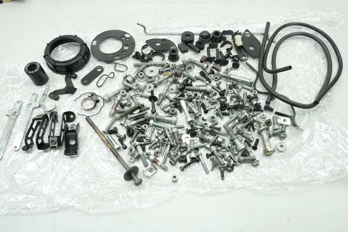 APRILIA RS 125 RS4 ZD4TW Schrauben Muttern Halter Kleinteile für Rahmen Fahrwerk