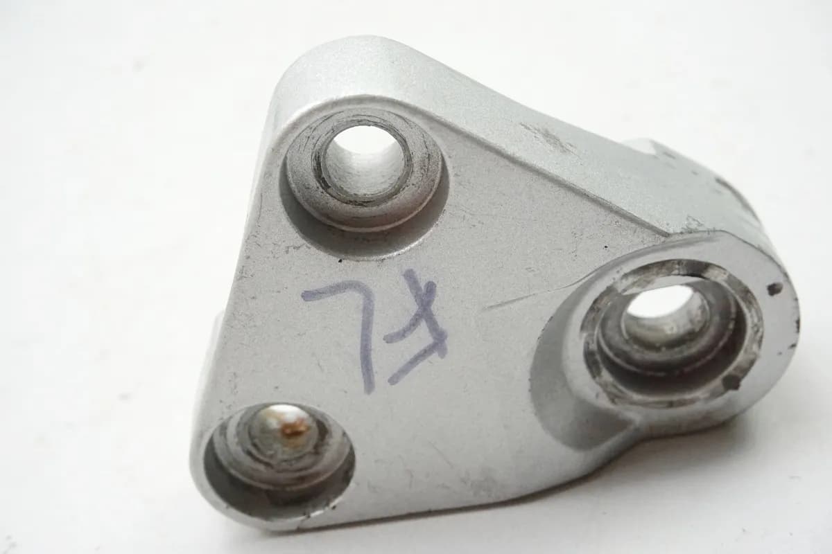 YAMAHA FZR 600 R 3HE Fußrastenplatte Fahrer links Halter Fußraste Träger