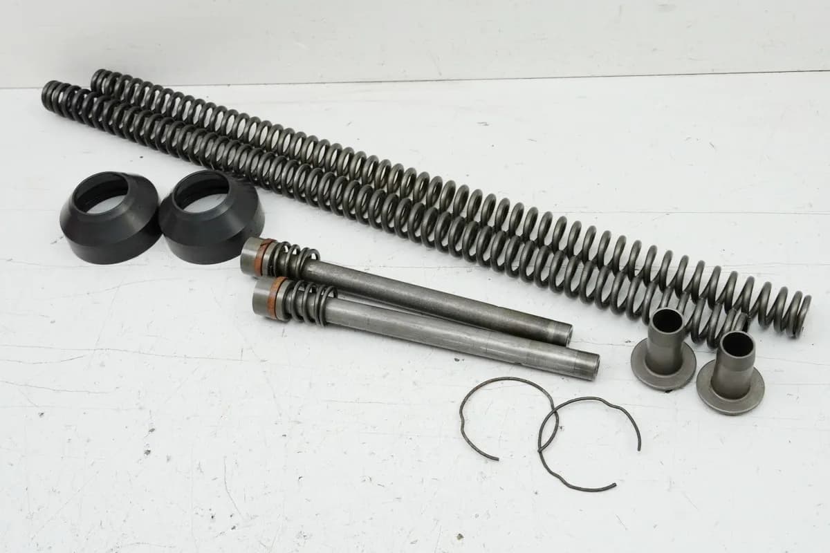HONDA CB 250 G CB250G Gabel Innenteile Dämpfer Feder Kartusche Hülse 74-77