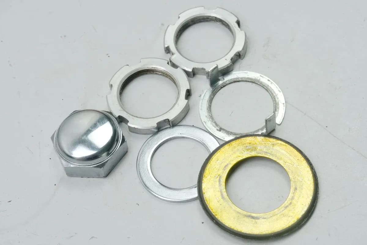 YAMAHA TDM 900 RN08 Mutter Sicherung Lenkkopf Gabelbrücke Schraube