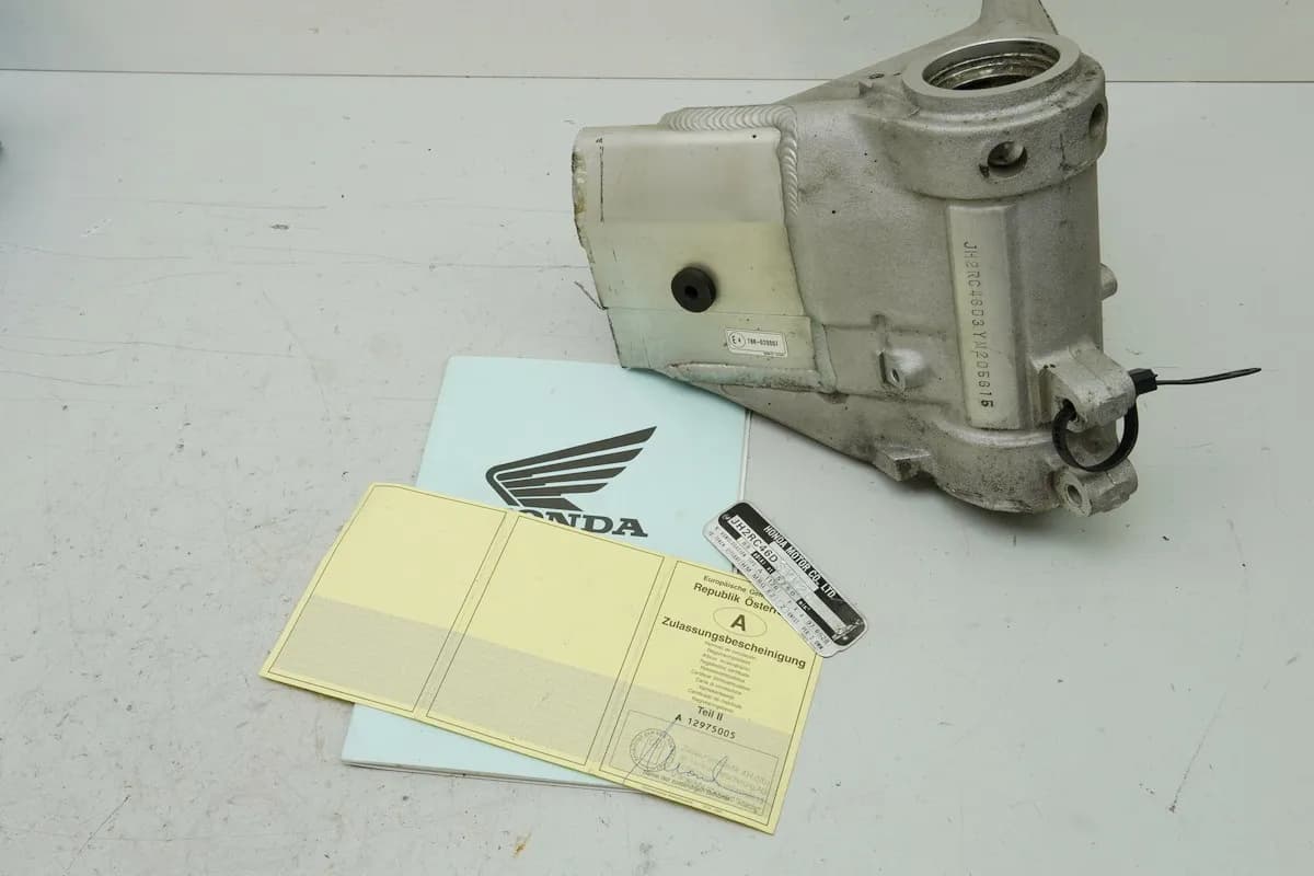 HONDA VFR 800 RC46 Rahmenkopf & Papiere öst. Typenschein Dokumente Rahmen