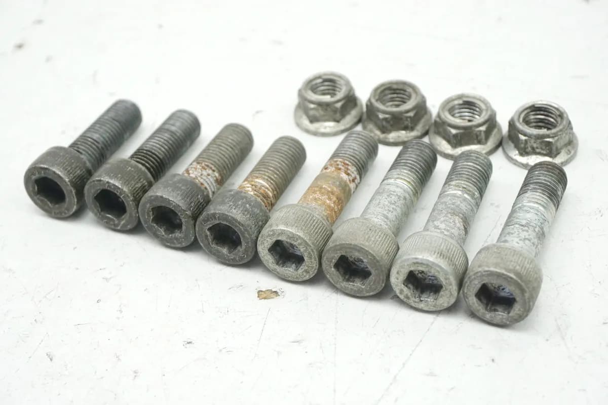 KAWASAKI ZX-9R ZX900B Schrauben Rahmen Unterzug Streben Hilfsrahmen