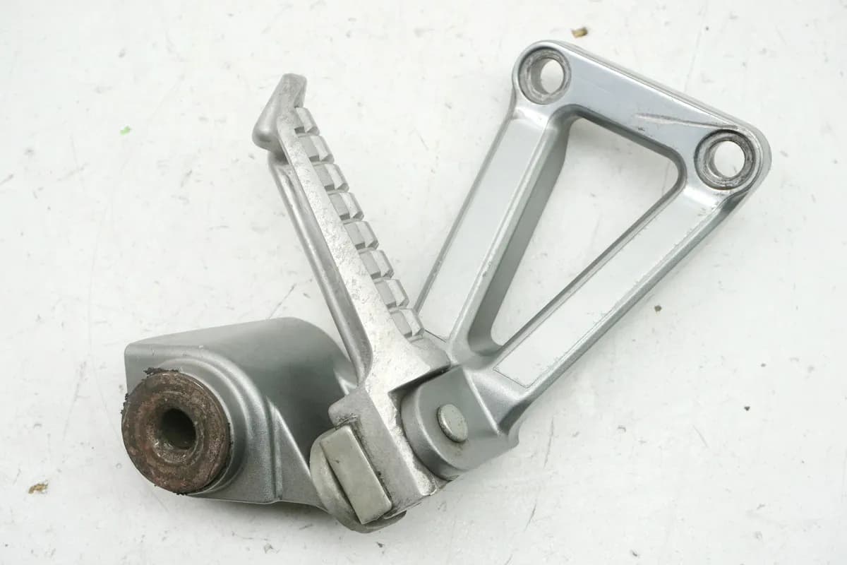 KAWASAKI ZX-6R ZX600F Fußrastenanlage Sozius rechts Halter Fußraste 95-97