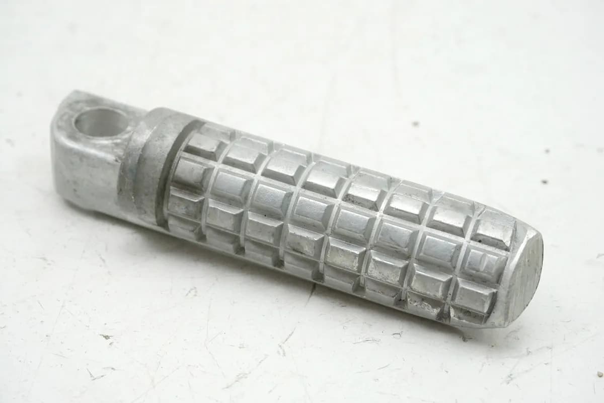 KAWASAKI ZX-6R ZX600F Fußraste Sozius rechts Footrest 95-97