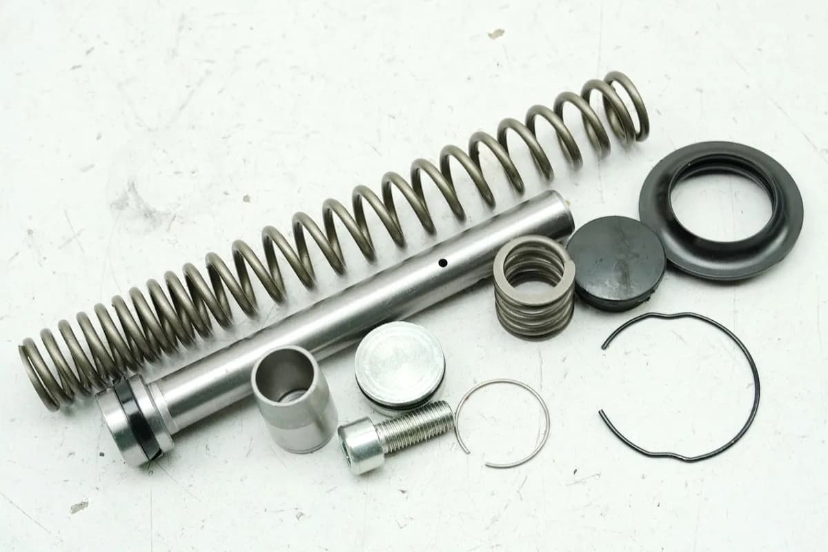 SYM Jet 4 50 AD05W8 Gabel Innenteile Dämpfer Feder Kartusche für Gabelholm 781km