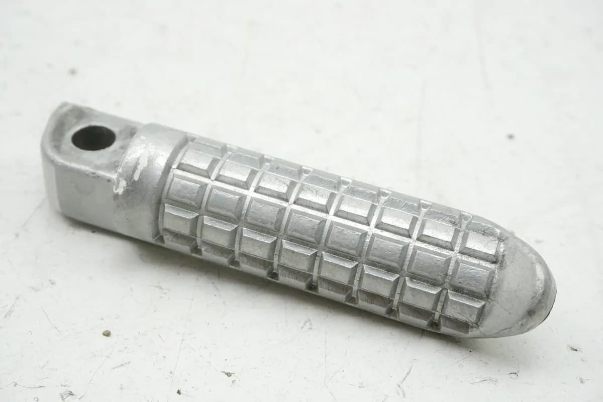 KAWASAKI ZX-6R ZX600F Fußraste Sozius rechts Footrest 95-97