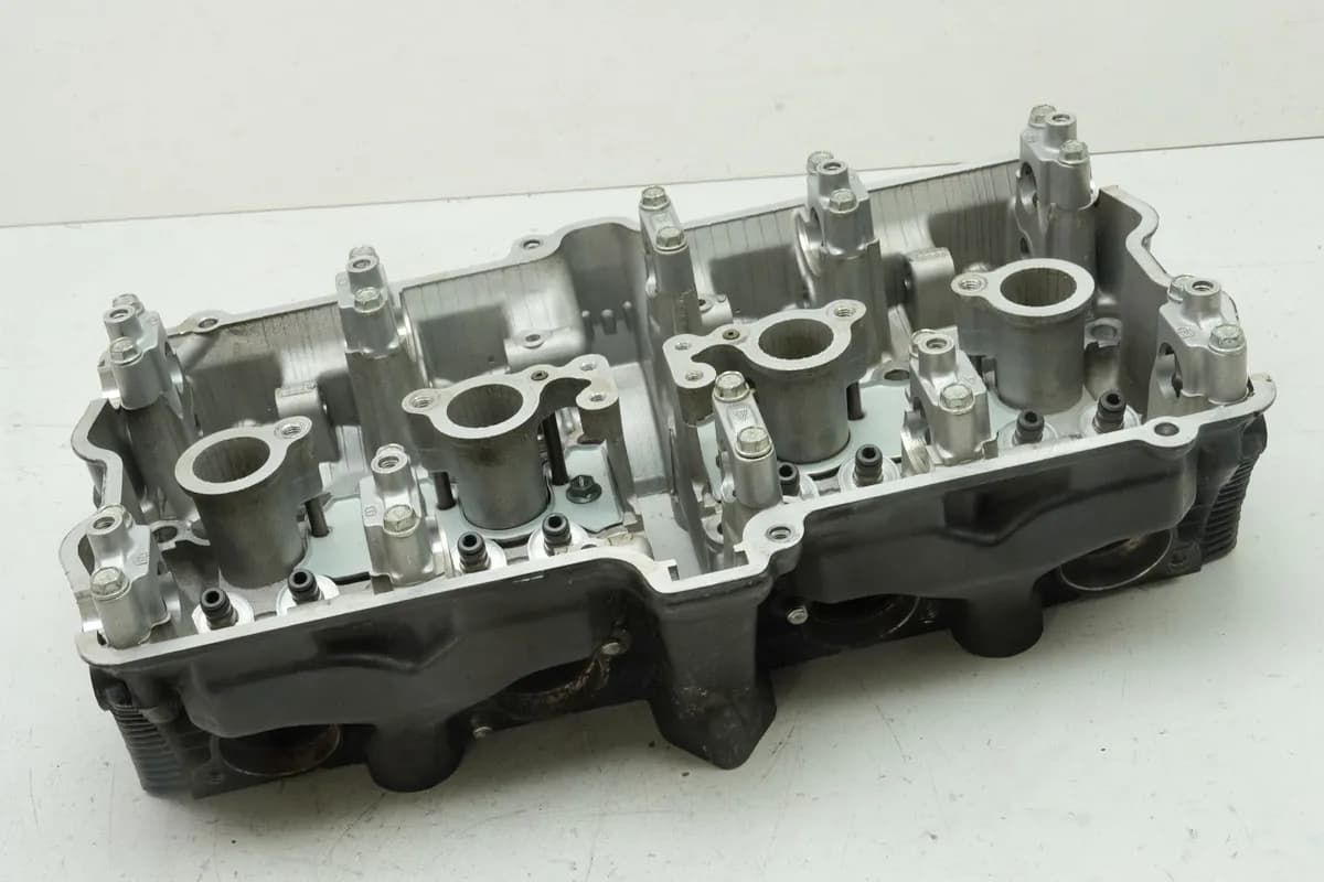 SUZUKI GSX 750 AE INAZUMA Zylinderkopf (für Motor)