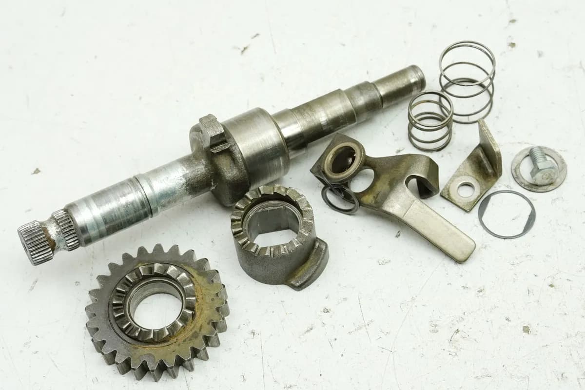 HONDA CB 250 G CB250G Kickerwelle Antrieb Zahnrad Kickstarter Welle Motor 74-77