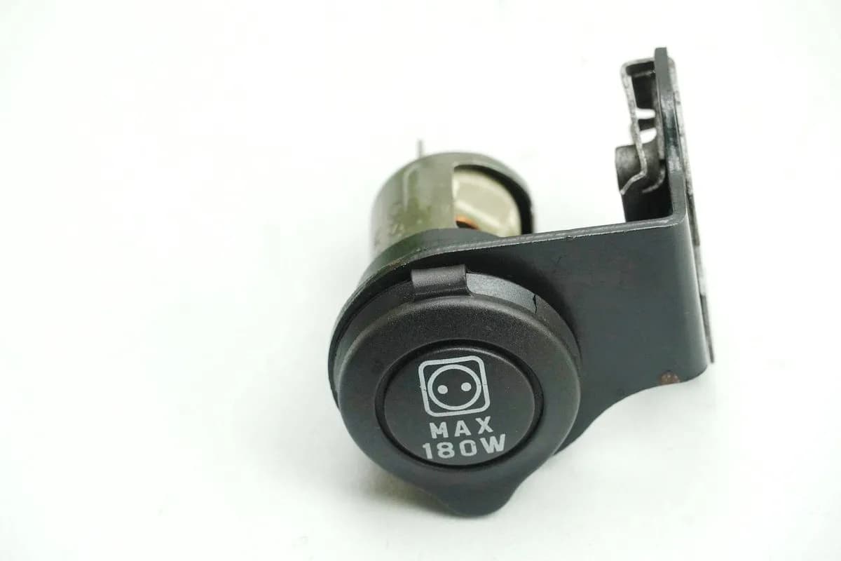 MOTO GUZZI California 1100 EV KD Bordsteckdose Steckdose Halterung