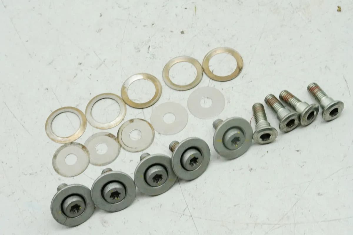 HONDA CB 125 R JC91 Schrauben für Bremsscheibe vorn & hinten (für Felge)
