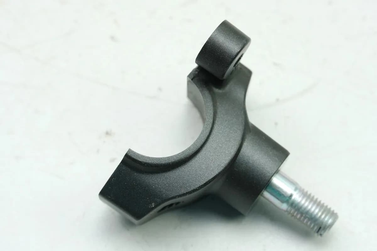 YAMAHA XSR 900 RN43 Lenkerklemmung unten links Halter Lenker 1RC-24847-12-00