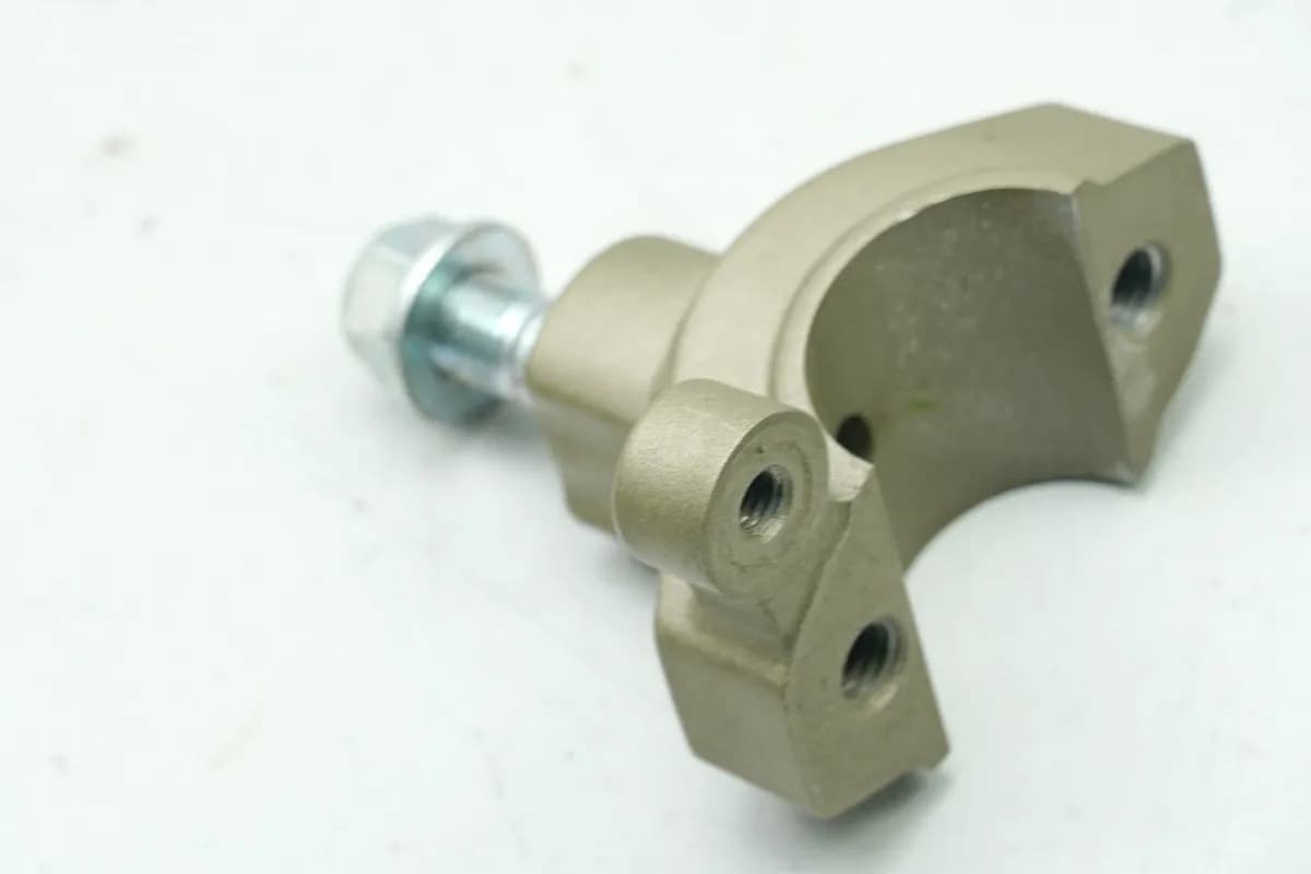 YAMAHA XSR 900 RN43 Lenkerklemmung unten links Halter Lenker 1RC-24847-01-00