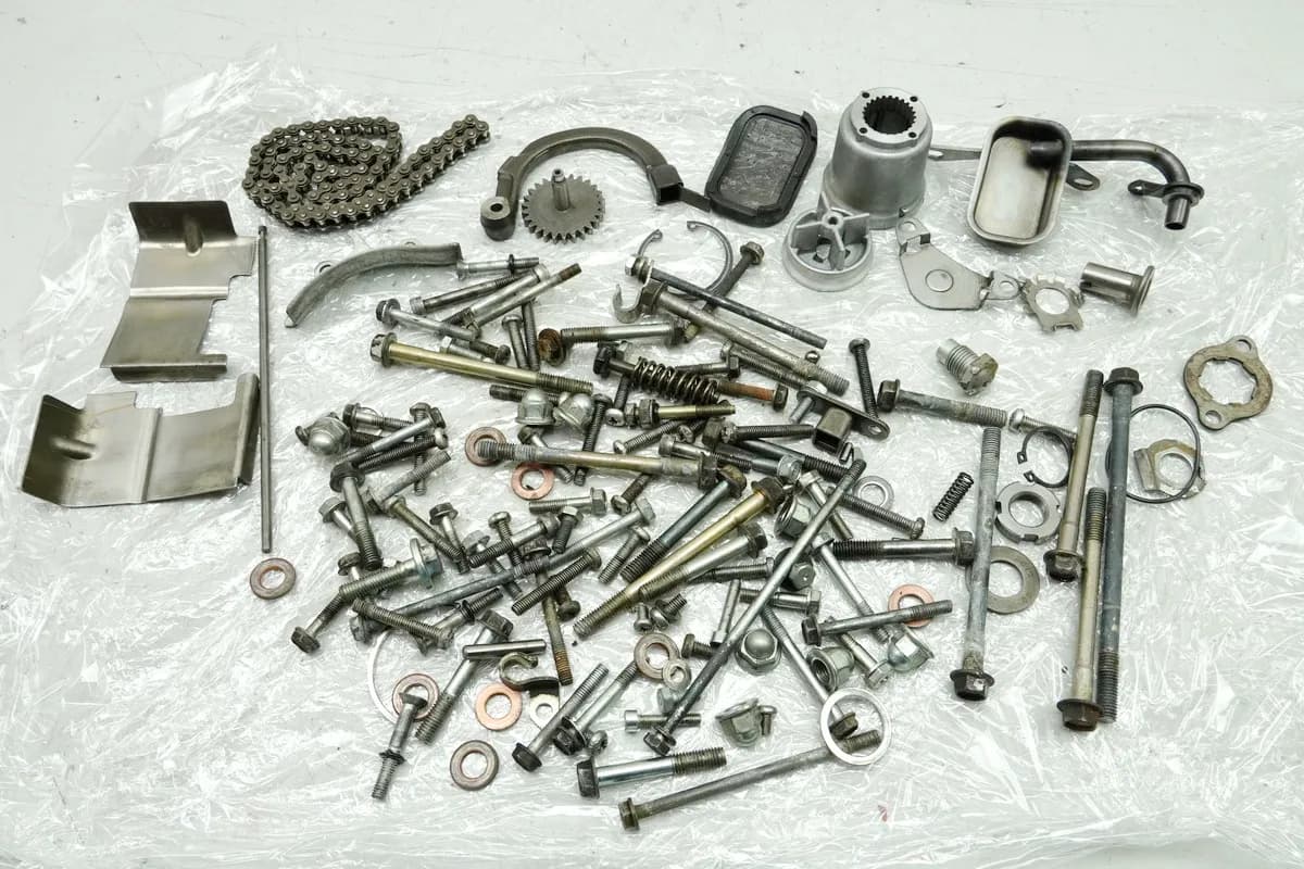 HONDA CB 250 G CB250G Schrauben Kleinteile Muttern Halter (Motor Gehäuse) 74-77