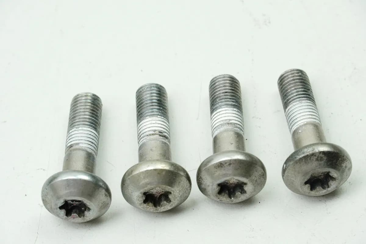 YAMAHA TDM 900 RN08 SCHRAUBEN für HECKRAHMEN am RAHMEN