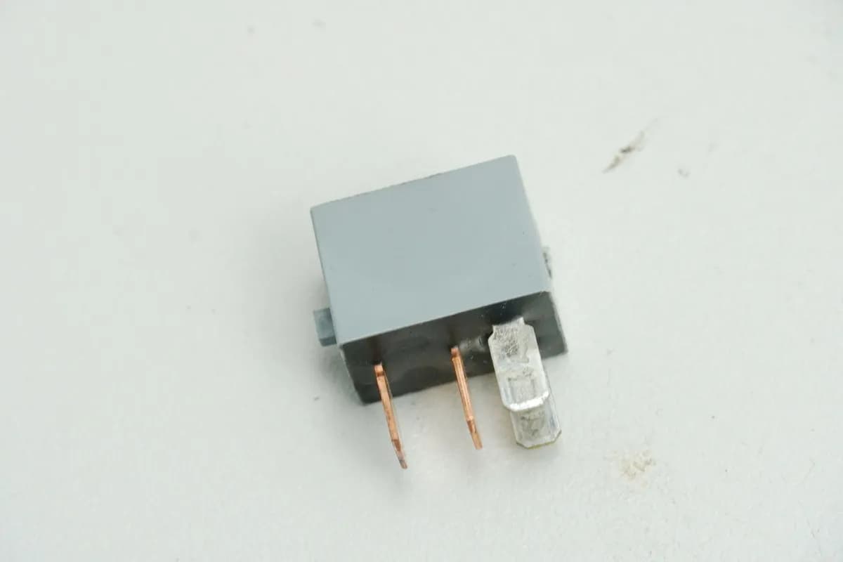 HONDA CB 125 R JC91 Netzrelais grau Mitsuba Relais