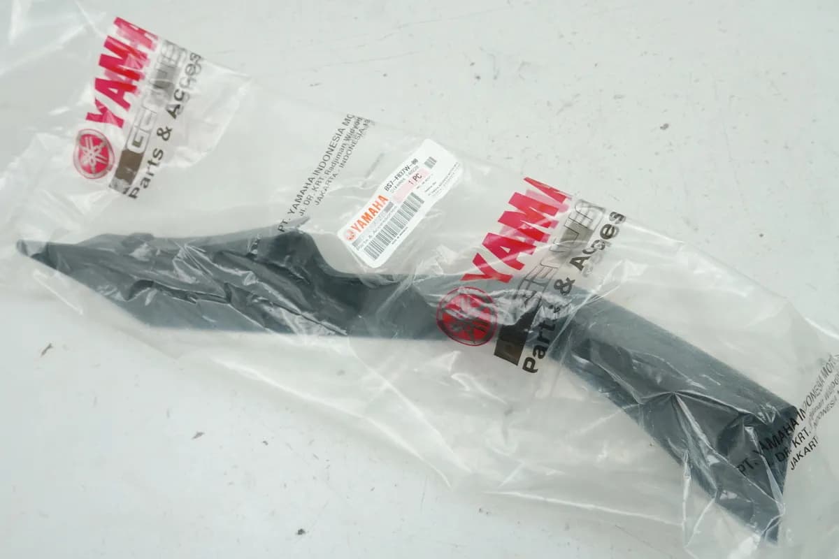 YAMAHA YZF R3 Verkleidung Cockpit rechts Abdeckung Cover Blende BS7-F837W-00