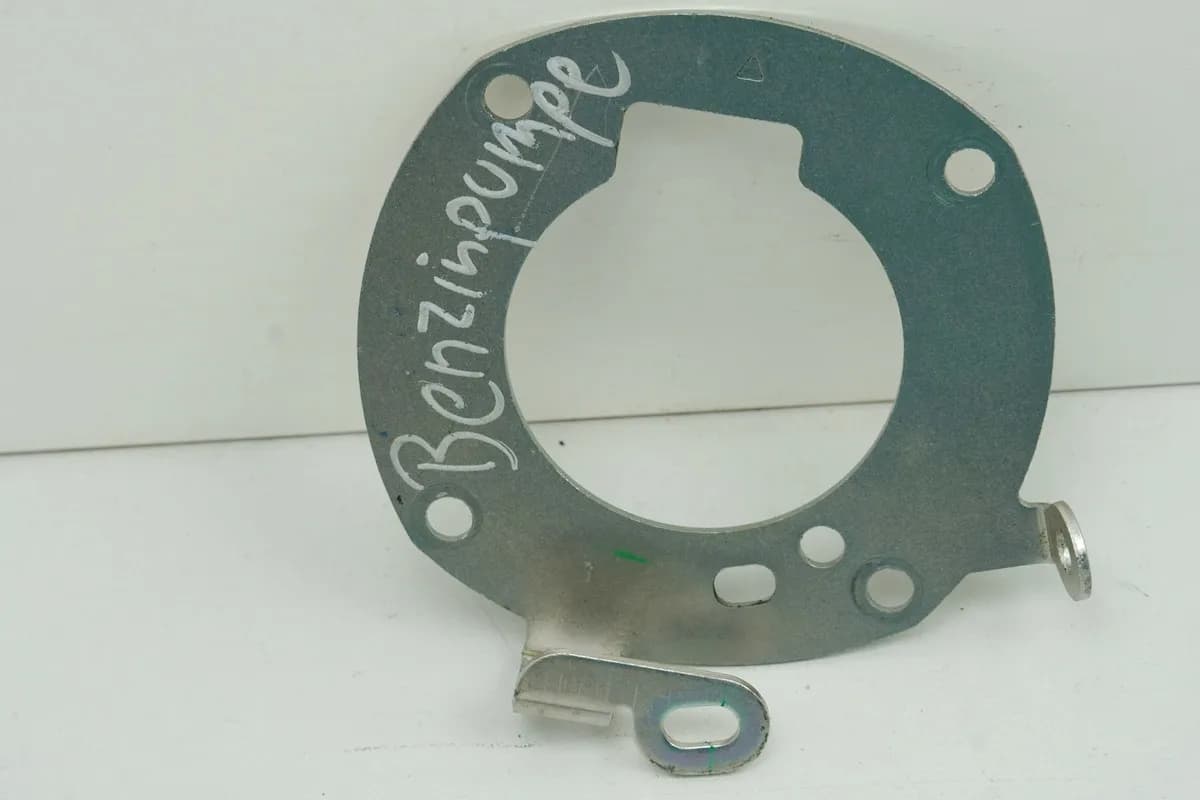 HONDA CB 125 R JC91 Halterung Benzinpumpe Feststellplatte Ring Kranz (für Tank)