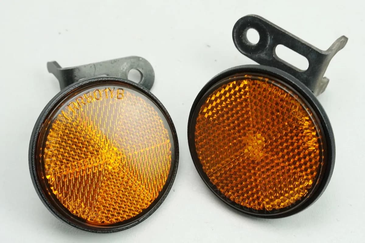 HONDA CB 125 R JC91 Reflektor Reflektoren Katzenaugen Paar (an Kotflügel vorn)