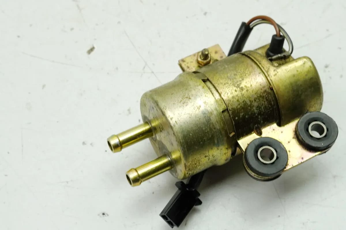 SUZUKI AN 400 WVAU BURGMAN Benzinpumpe original Kraftstoffpumpe Mitsubishi K1 K2