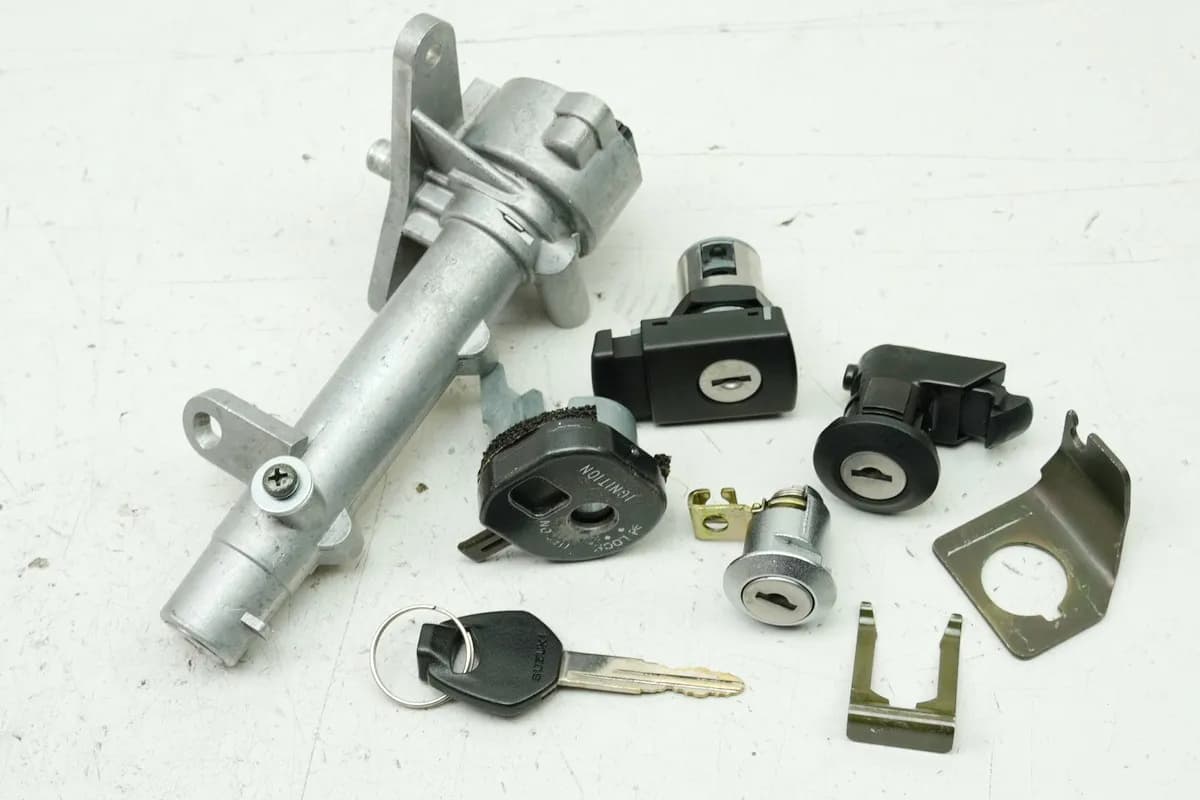 SUZUKI AN 400 WVAU BURGMAN Schloßsatz original Zündschloß K1 K2